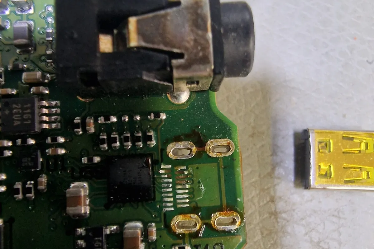 réparation soudure connecteur mini-usb Val-de-Reuil