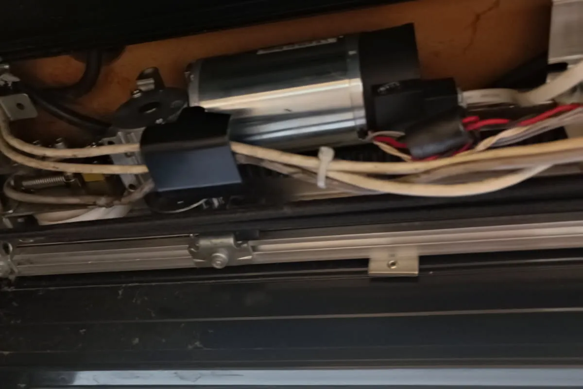 mesure sur carte electronique en atelier